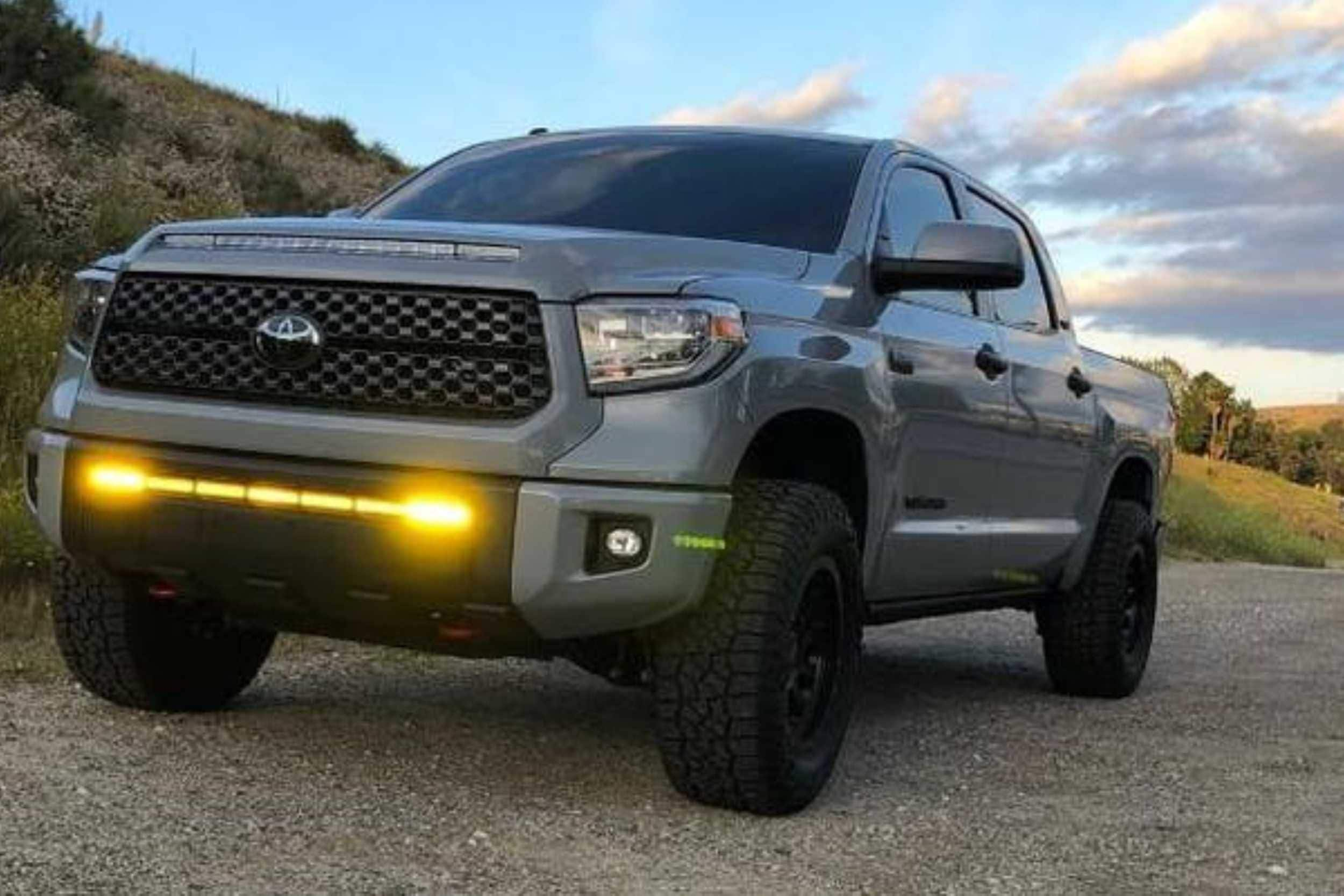 Toyota Tundra (14-21) Grille-Mount LED Light Bar Kit | HR SWGPCK14